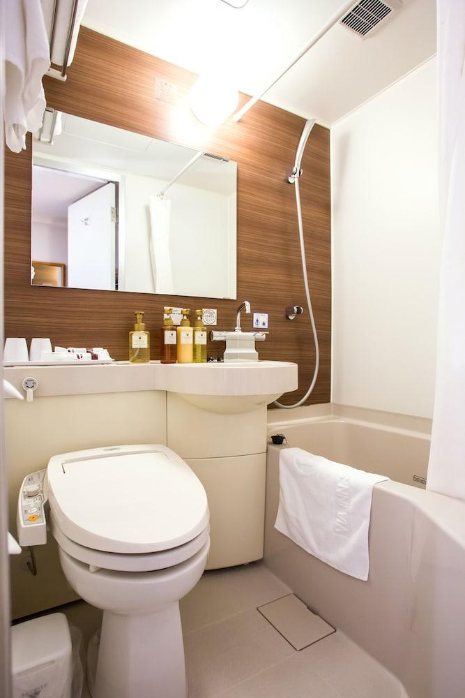 Via Inn Shin Osaka West Экстерьер фото
